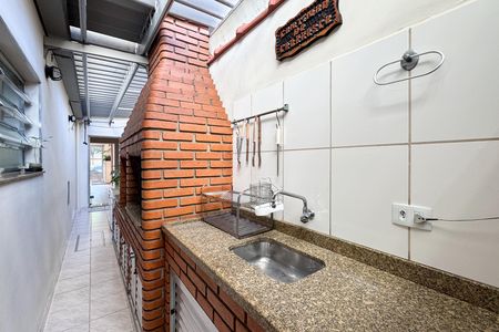 Casa à venda com 180m², 3 quartos e 2 vagas Casa à venda com 180m², 3 quartos e 2 vagasÁrea - Churrasqueira