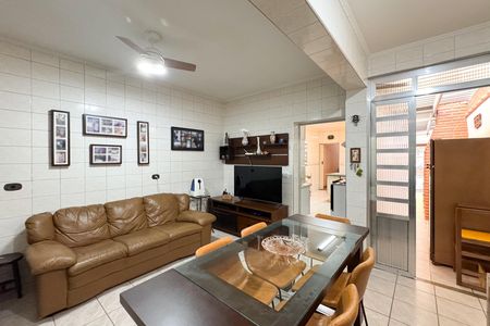 Casa à venda com 180m², 3 quartos e 2 vagas Casa à venda com 180m², 3 quartos e 2 vagasSalão