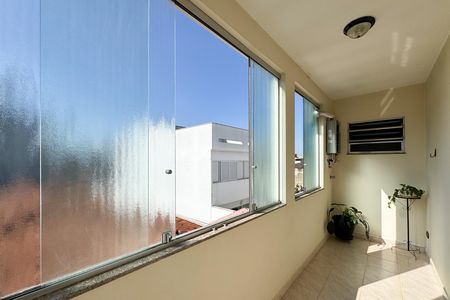 Casa à venda com 180m², 3 quartos e 2 vagas Casa à venda com 180m², 3 quartos e 2 vagasSacada Suíte 2