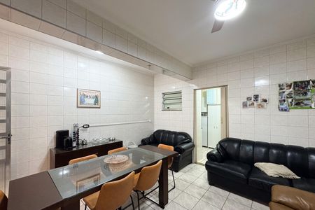 Casa à venda com 180m², 3 quartos e 2 vagas Casa à venda com 180m², 3 quartos e 2 vagasSalão