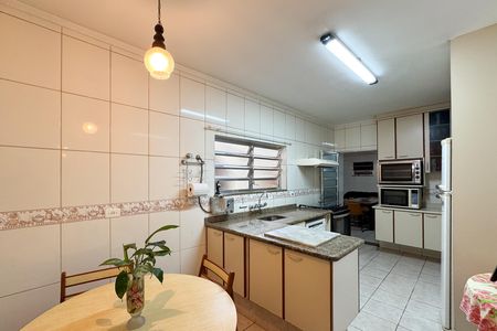 Casa à venda com 180m², 3 quartos e 2 vagas Casa à venda com 180m², 3 quartos e 2 vagasCozinha