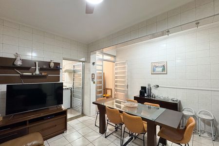 Casa à venda com 180m², 3 quartos e 2 vagas Casa à venda com 180m², 3 quartos e 2 vagasSalão