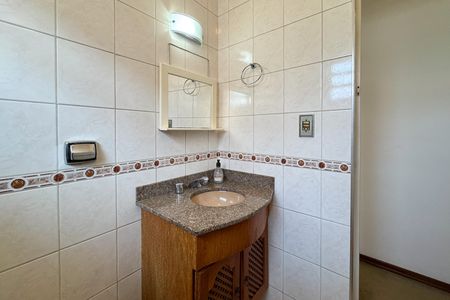 Casa à venda com 180m², 3 quartos e 2 vagas Casa à venda com 180m², 3 quartos e 2 vagasBanheiro Social