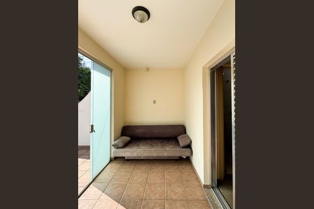 Casa à venda com 180m², 3 quartos e 2 vagas Casa à venda com 180m², 3 quartos e 2 vagasVaranda Suíte 1
