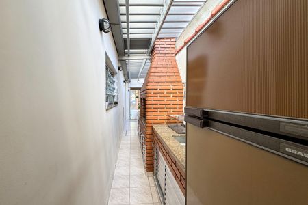 Casa à venda com 180m², 3 quartos e 2 vagas Casa à venda com 180m², 3 quartos e 2 vagasÁrea - Churrasqueira