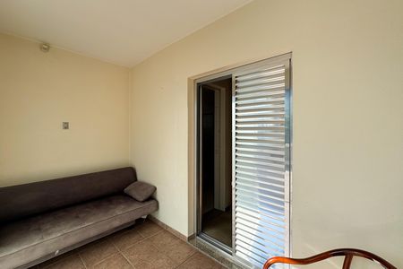 Casa à venda com 180m², 3 quartos e 2 vagas Casa à venda com 180m², 3 quartos e 2 vagasVaranda Suíte 1