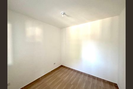 Quarto 1 de apartamento para alugar com 2 quartos, 38m² em Vila Santa Teresa, São Paulo