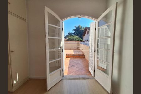 Casa à venda com 2 quartos, 100m² em Vila Elvira, São Paulo