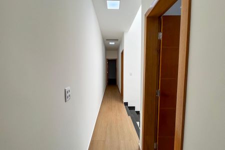 Corredor de casa à venda com 3 quartos, 120m² em Vila Liviero, São Paulo