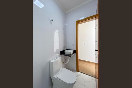Casa à venda com 120m², 3 quartos e 2 vagas Casa à venda com 120m², 3 quartos e 2 vagasBanheiro