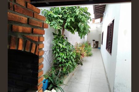 Casa à venda com 4 quartos, 203m² em Jardim Santa Helena, São Paulo