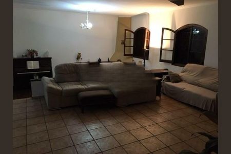 Casa à venda com 4 quartos, 203m² em Jardim Santa Helena, São Paulo