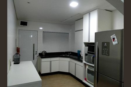 Casa à venda com 4 quartos, 203m² em Jardim Santa Helena, São Paulo