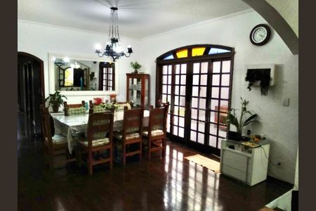 Casa à venda com 4 quartos, 203m² em Jardim Santa Helena, São Paulo