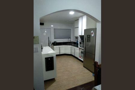Casa à venda com 4 quartos, 203m² em Jardim Santa Helena, São Paulo