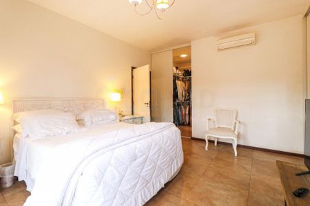 Casa à venda com 200m², 2 quartos e 3 vagas