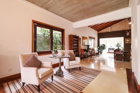 Casa à venda com 200m², 2 quartos e 3 vagas