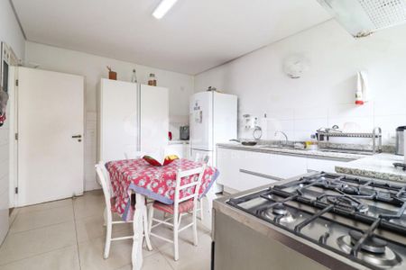 Casa à venda com 200m², 2 quartos e 3 vagas