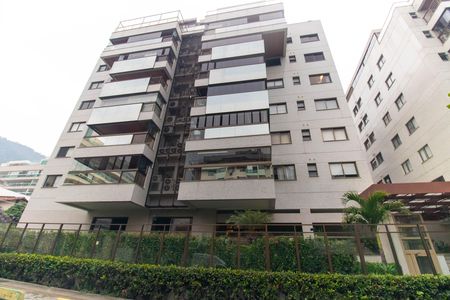 Apartamento para alugar com 117m², 4 quartos e 2 vagas Apartamento para alugar com 117m², 4 quartos e 2 vagasFachada
