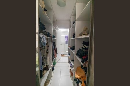 Apartamento para alugar com 117m², 4 quartos e 2 vagas Apartamento para alugar com 117m², 4 quartos e 2 vagasCloset da suíte