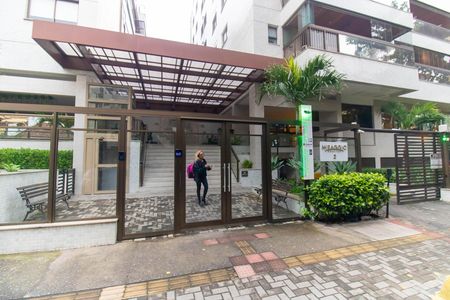 Apartamento para alugar com 117m², 4 quartos e 2 vagas Apartamento para alugar com 117m², 4 quartos e 2 vagasFachada