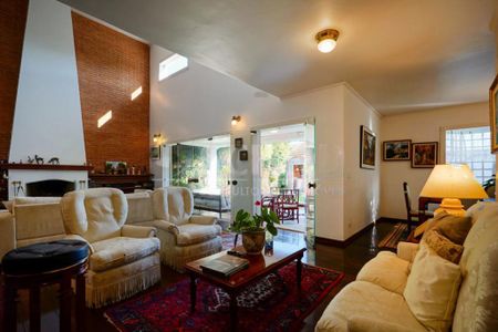 Casa à venda com 3 quartos, 340m² em Jardim Leonor, São Paulo