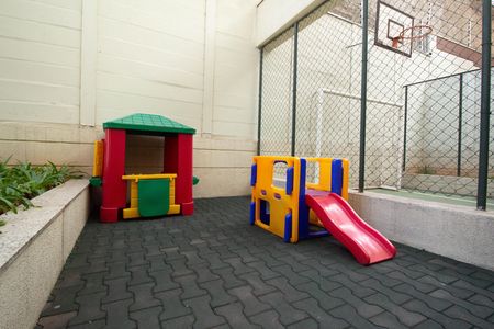 Apartamento à venda com 57m², 2 quartos e 1 vaga Apartamento à venda com 57m², 2 quartos e 1 vagaÁrea comum - Playground