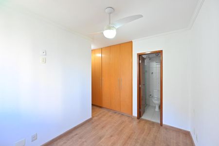 Apartamento à venda com 79m², 3 quartos e 2 vagas Apartamento à venda com 79m², 3 quartos e 2 vagasSuíte