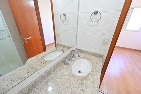 Apartamento à venda com 79m², 3 quartos e 2 vagas Apartamento à venda com 79m², 3 quartos e 2 vagasBanheiro da Suíte