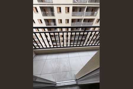 Apartamento à venda com 43m², 2 quartos e 1 vaga Apartamento à venda com 43m², 2 quartos e 1 vagaVaranda