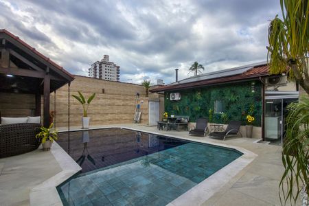 Casa para alugar com 500m², 4 quartos e 4 vagas Casa para alugar com 500m², 4 quartos e 4 vagasPiscina