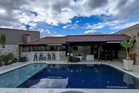 Casa para alugar com 500m², 4 quartos e 4 vagas Casa para alugar com 500m², 4 quartos e 4 vagasPiscina