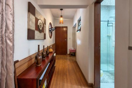 Casa para alugar com 500m², 4 quartos e 4 vagas Casa para alugar com 500m², 4 quartos e 4 vagasCorredor