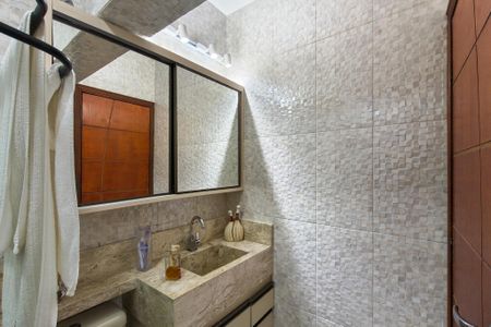 Casa para alugar com 500m², 4 quartos e 4 vagas Casa para alugar com 500m², 4 quartos e 4 vagasBanheiro da suite