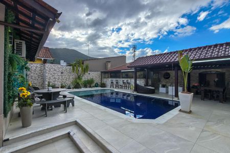 Casa para alugar com 500m², 4 quartos e 4 vagas Casa para alugar com 500m², 4 quartos e 4 vagasPiscina