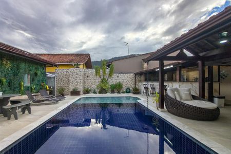Casa para alugar com 500m², 4 quartos e 4 vagas Casa para alugar com 500m², 4 quartos e 4 vagasPiscina