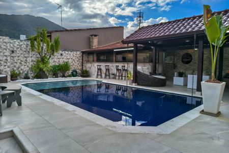 Casa para alugar com 500m², 4 quartos e 4 vagas Casa para alugar com 500m², 4 quartos e 4 vagasPiscina