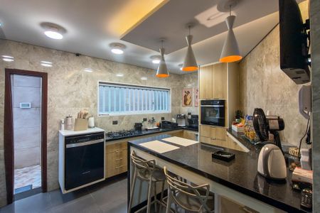 Casa para alugar com 500m², 4 quartos e 4 vagas Casa para alugar com 500m², 4 quartos e 4 vagasCozinha