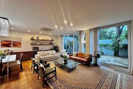Casa à venda com 224m², 4 quartos e 5 vagas