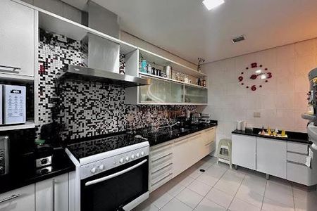 Casa à venda com 224m², 4 quartos e 5 vagas