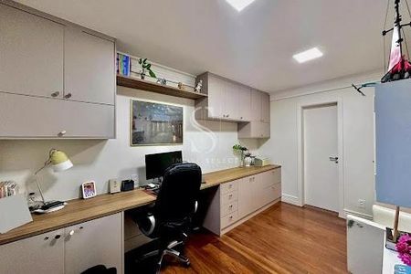 Casa à venda com 224m², 4 quartos e 5 vagas