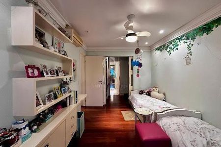 Casa à venda com 224m², 4 quartos e 5 vagas