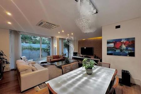 Casa à venda com 224m², 4 quartos e 5 vagas