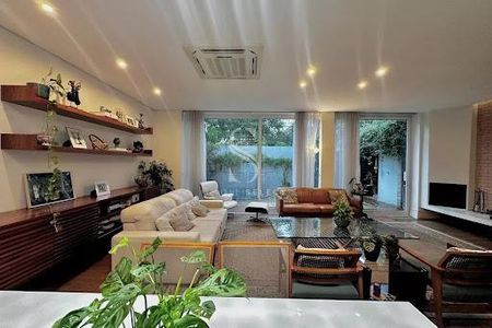 Casa à venda com 224m², 4 quartos e 5 vagas