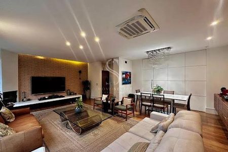 Casa à venda com 224m², 4 quartos e 5 vagas