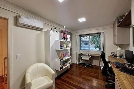Casa à venda com 224m², 4 quartos e 5 vagas