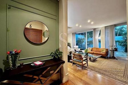 Casa à venda com 224m², 4 quartos e 5 vagas