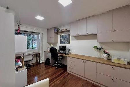 Casa à venda com 224m², 4 quartos e 5 vagas