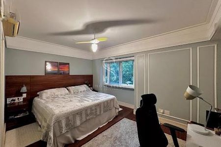 Casa à venda com 224m², 4 quartos e 5 vagas