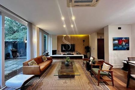 Casa à venda com 224m², 4 quartos e 5 vagas